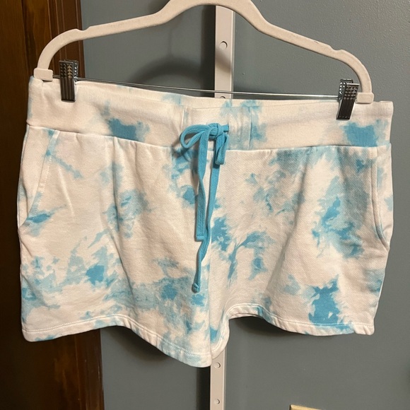 Walt Disney World Blue Tie-Dye Fleece Shorts Preloved XL - Picture 1 of 4